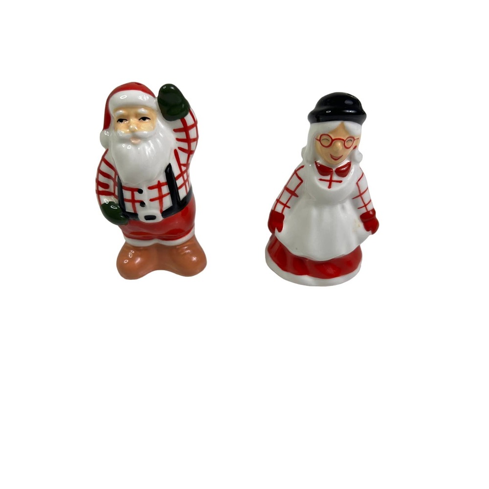 Threshold Earthenware Santa and Mrs Claus NWOT salt and pepper shakers